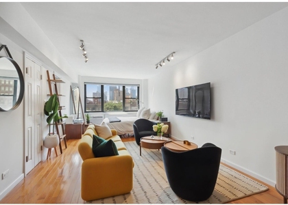 140 W 22nd Street - Photo 1