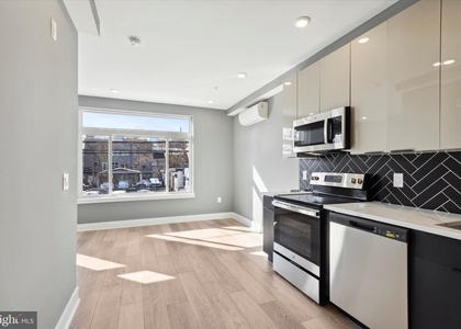 1615 Poplar Street - Photo 1