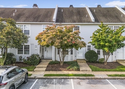 309 Huntington Court - Photo 1