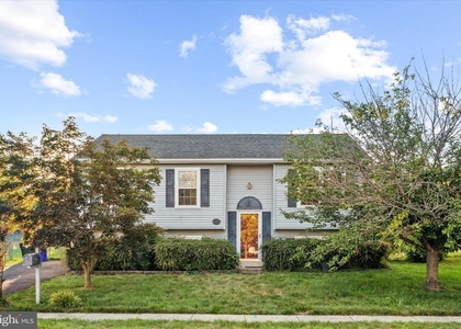 841 Briar Court - Photo 1