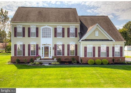 33 Hempstead Drive - Photo 1