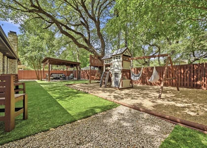 303 Pin Oak Dr - Photo 1
