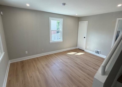 5210 Hayes Ne - Photo 1