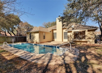 15811 De Peer Ave - Photo 1