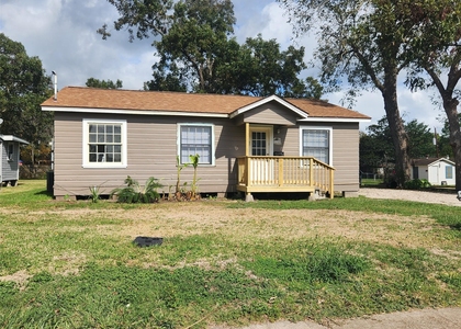 138 W Marion - Photo 1