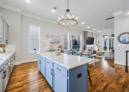 253 E 27th Street - Photo 1