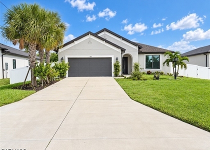 133 Sw 33rd Place - Photo 1