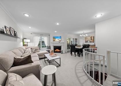 208 Cambridge - Photo 1