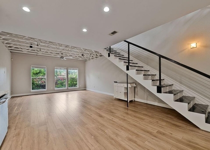 1616 Elgin Street - Photo 1