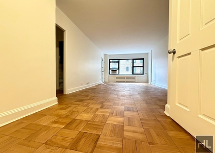 East 55 Street - Photo 1