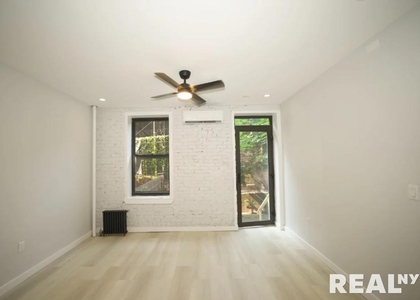 Stanton Street - Photo 1