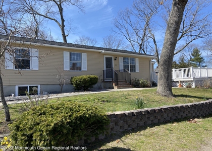 211 Henley Avenue - Photo 1