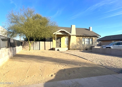 2032 W Adams Street - Photo 1