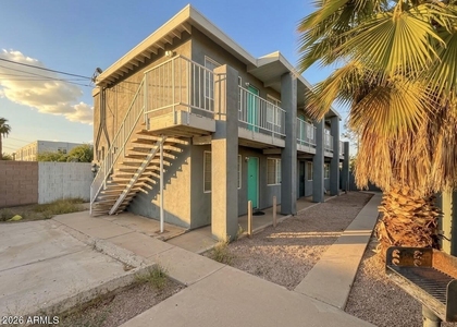 909 E Roosevelt Street - Photo 1