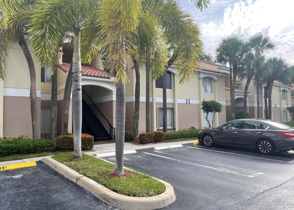 815 W Boynton Beach Boulevard - Photo 1