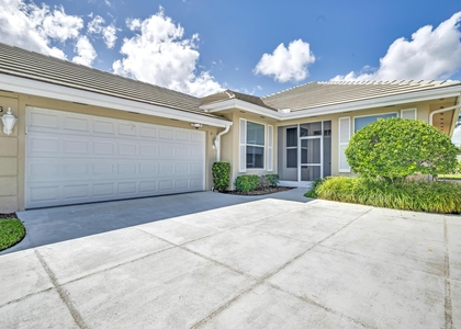 176 Nw Bentley Circle - Photo 1