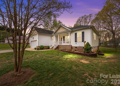 1667 Warwick Court - Photo 1