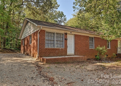 162 American Avenue Ne - Photo 1