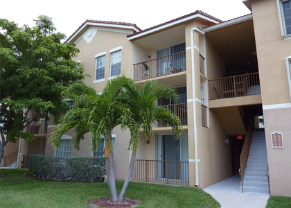 913 Villa Circle - Photo 1