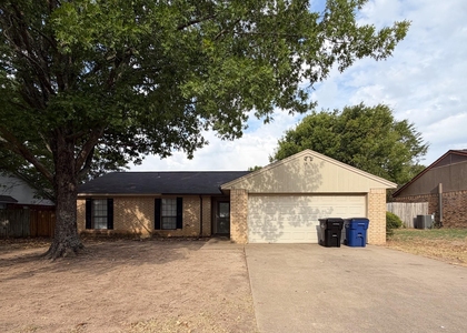 921 Park Place Boulevard - Photo 1