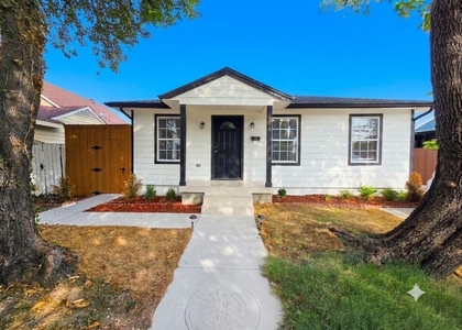914 17th Street - Photo 1