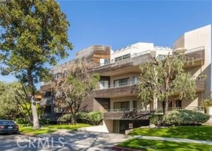 412 N Kenwood Street - Photo 1