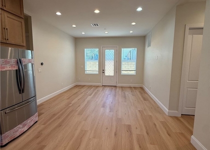 1140 W Donington Street - Photo 1