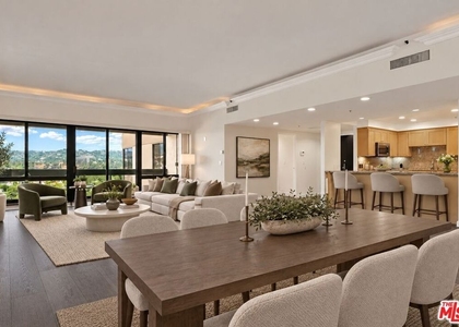 10445 Wilshire Boulevard - Photo 1