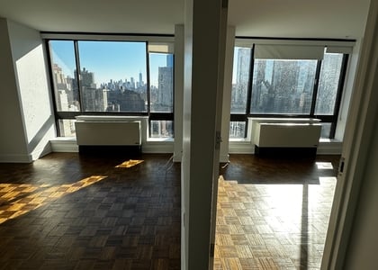 West 42nd Street - Photo 1