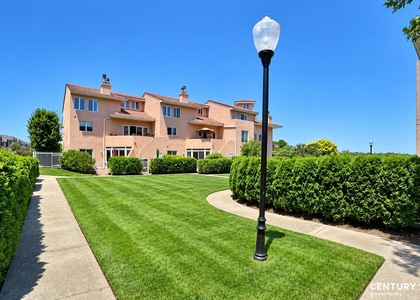 Harbour Court - Photo 1