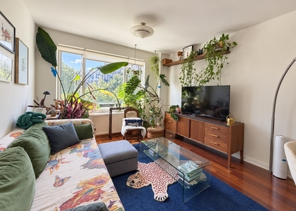 30-85 Vernon Boulevard - Photo 1