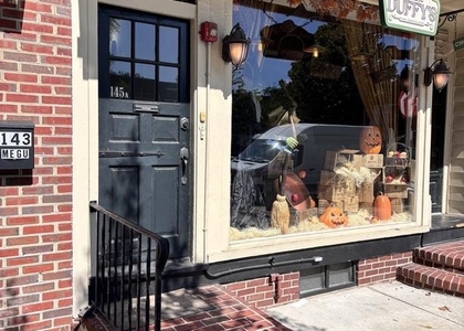 145 Kings Highway E - Photo 1