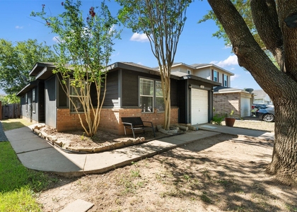 3213 Crownover St - Photo 1