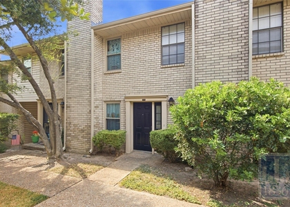 8400 Jamestown Dr - Photo 1