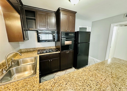 601 W 11th St - Photo 1