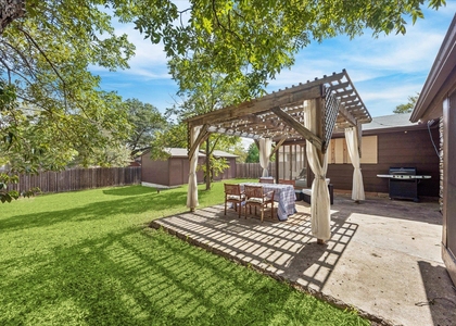 908 Riddlewood Dr - Photo 1