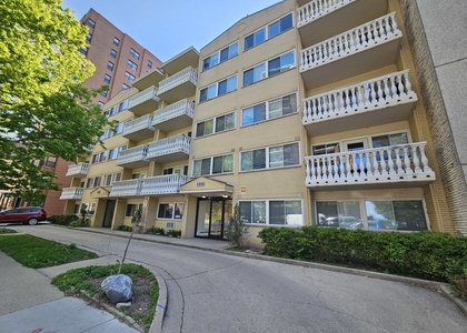 5906 N Sheridan Road - Photo 1