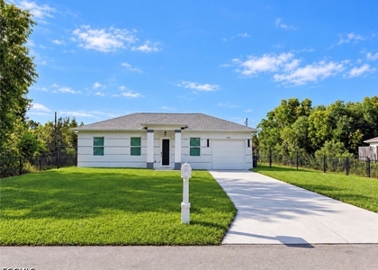 3409 31st Street W - Photo 1