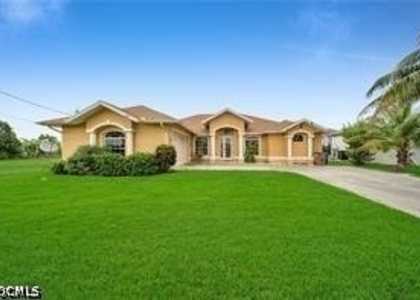 621 Nw 37th Avenue - Photo 1