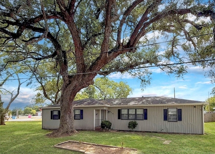 819 W Kyle Road - Photo 1