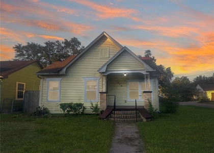 410 E Humble Street - Photo 1