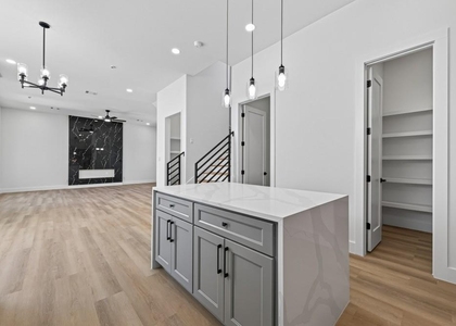 1103 Wilson St - Photo 1