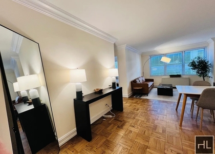 Eighth Avenue - Photo 1