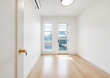 3405 Farragut R - Photo 1