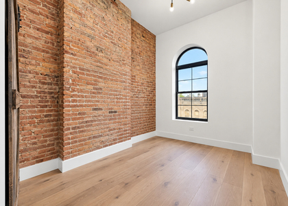 727 Knickerbocker Avenue - Photo 1