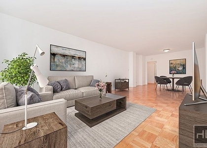 East 55 Street - Photo 1