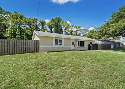 745 21st Street Sw - Photo 1