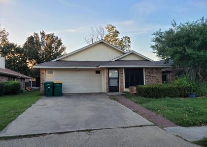 910 Boxwood Drive - Photo 1