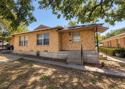 914 Harlandale Avenue - Photo 1