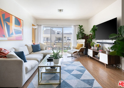 1233 N Laurel Avenue - Photo 1